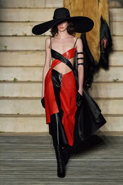 Look 12